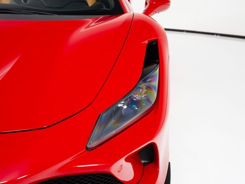 Used 2021 Ferrari F8 Tributo image 43