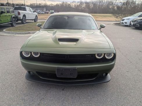 Used 2022 Dodge Challenger R/T w/ Driver Convenience Group image 8