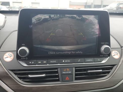 Used 2024 Nissan Altima 2.5 SV FWD image 17