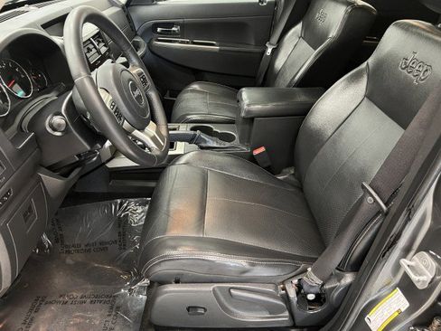 Used 2012 Jeep Liberty Limited Jet w/ Comfort/Convenience Group image 9