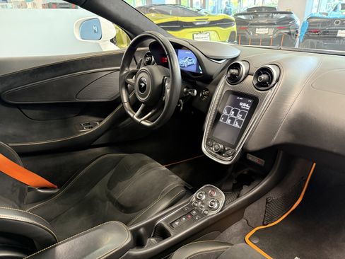 Used 2019 McLaren 570S Coupe RWD image 17