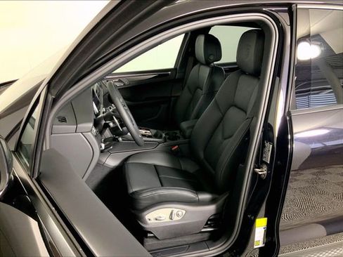 New 2026 Porsche Macan AWD/4WD image 5