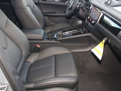 New 2026 Porsche Macan image 25