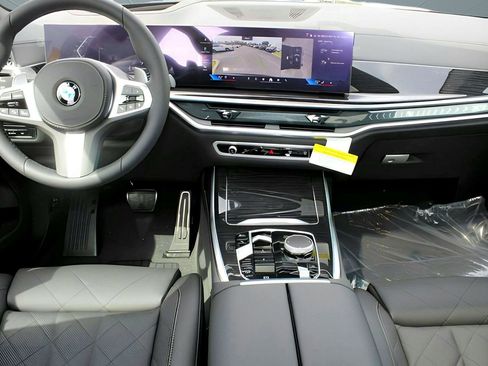 Used 2026 BMW X7 xDrive40i w/ M Sport Package image 28