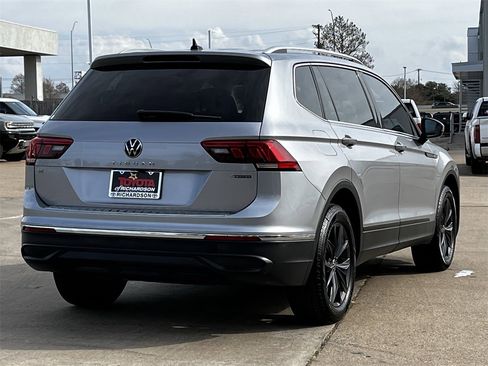 Used 2024 Volkswagen Tiguan SE image 4