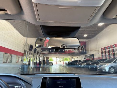 Used 2025 Nissan Sentra SV FWD image 16