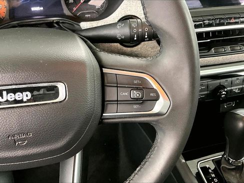 Used 2024 Jeep Compass Latitude image 12