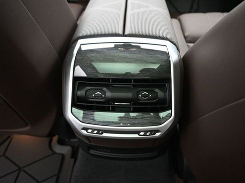 New 2026 BMW 750e xDrive w/ Premium Package image 27