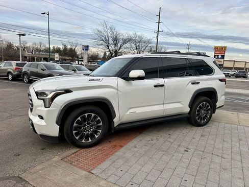 Used 2023 Toyota Sequoia Limited image 3