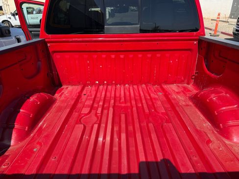 Used 2021 Nissan Titan SV w/ SV Convenience Package RWD image 16