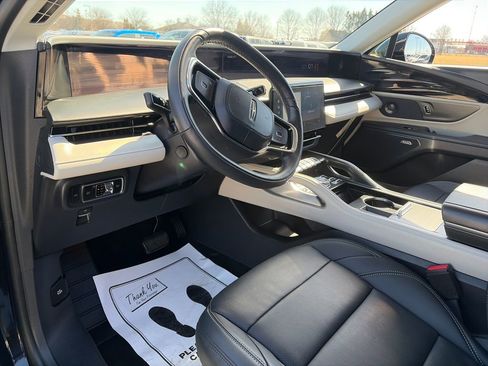 Used 2025 Lincoln Nautilus Premier w/ Equipment Group 102A image 16