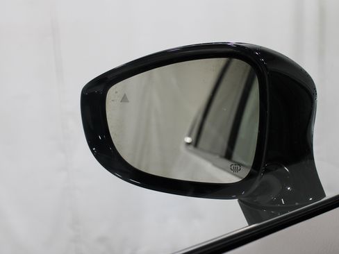 Used 2024 Chrysler Pacifica Touring-L FWD image 10