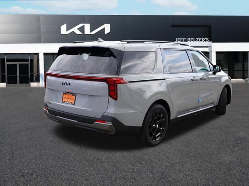 New 2027 Kia Carnival EX FWD image 3