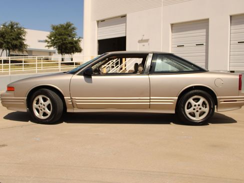 Used 1997 Oldsmobile Cutlass Supreme SL FWD image 6
