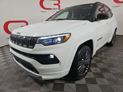 Certified 2024 Jeep Compass Limited w/ High Altitude Package image 3