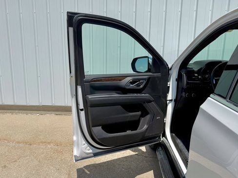 Used 2021 Chevrolet Suburban Premier AWD/4WD image 15