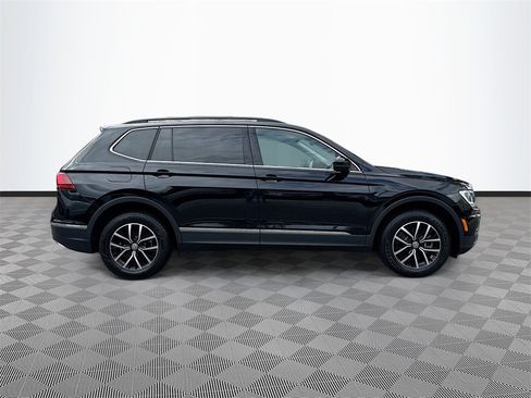 Used 2021 Volkswagen Tiguan SE w/ Panoramic Sunroof Package image 5