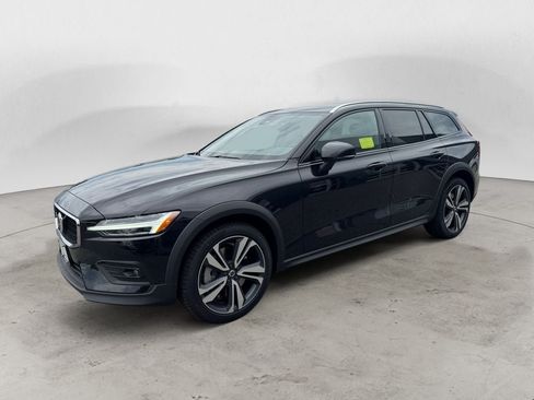 New 2026 Volvo V60 B5 Cross Country Plus w/ Protection Package Premier AWD/4WD image 2