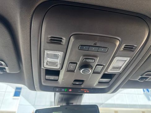 Used 2022 GMC Yukon SLT w/ SLT Premium Package AWD/4WD image 13