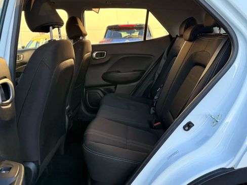 Used 2024 Hyundai Venue SEL image 13