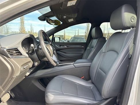 Used 2022 Buick Enclave Premium image 8