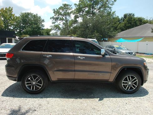 Used 2017 Jeep Grand Cherokee Limited RWD image 4