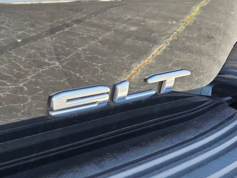 Used 2023 GMC Yukon SLT w/ SLT Luxury Package image 17