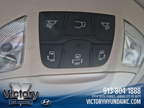 Used 2019 Chrysler Pacifica Touring Plus w/ Tire & Wheel Group FWD image 31