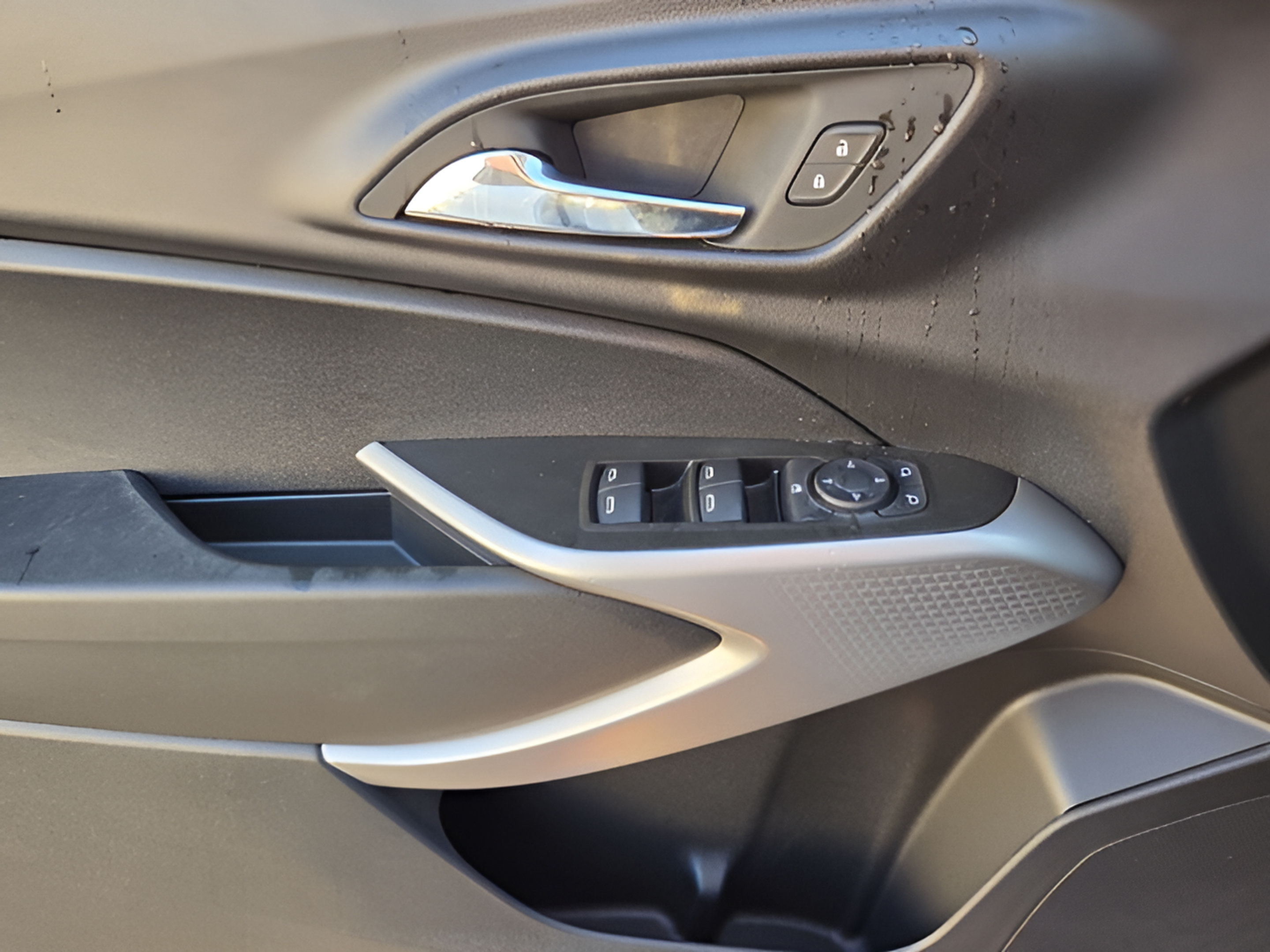 Certified 2024 Chevrolet Trax RS FWD image 30