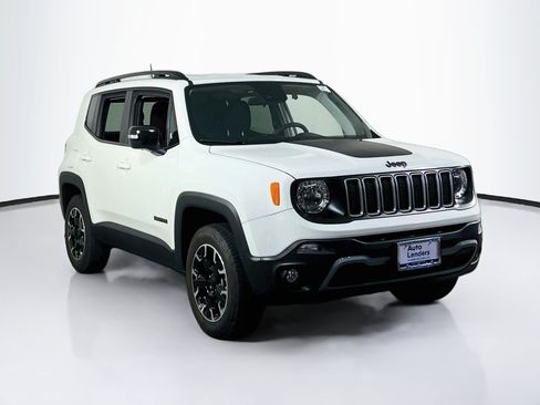 Used 2023 Jeep Renegade Latitude AWD/4WD image 3