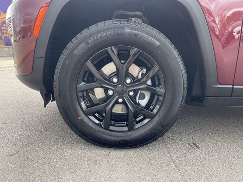 Used 2026 Jeep Grand Cherokee Altitude AWD/4WD image 9
