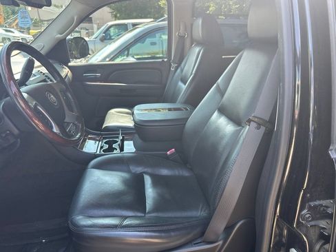 Used 2007 Cadillac Escalade AWD w/ Information Package image 22