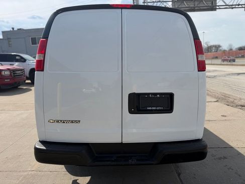 Used 2017 Chevrolet Express 2500 image 6