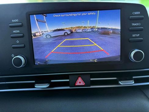 Used 2021 Hyundai Elantra SE w/ Cargo Package FWD image 20