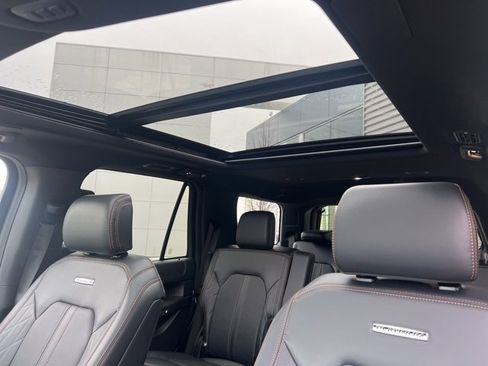 Used 2024 Ford Expedition Platinum image 26