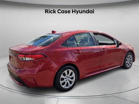 Used 2021 Toyota Corolla LE image 6