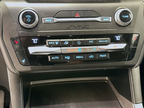 Used 2020 Ford Explorer XLT w/ Equipment Group 202A image 24