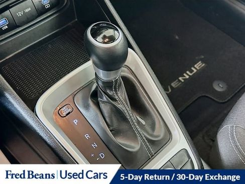 Used 2023 Hyundai Venue SEL image 18