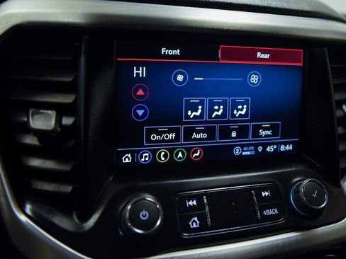 Used 2023 GMC Acadia SLT image 25