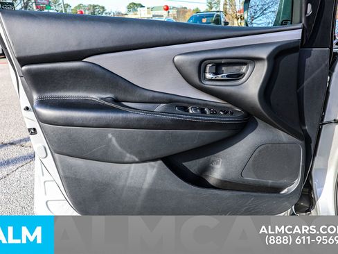 Used 2023 Nissan Murano SV image 42