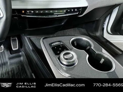 Used 2025 Cadillac Optiq Luxury 2 w/ LPO, Floor Liner Package AWD/4WD image 17