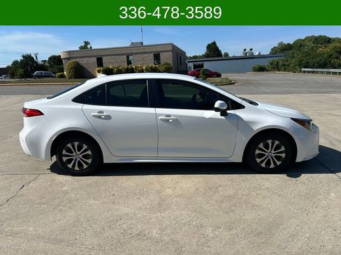 Used 2022 Toyota Corolla LE FWD image 6