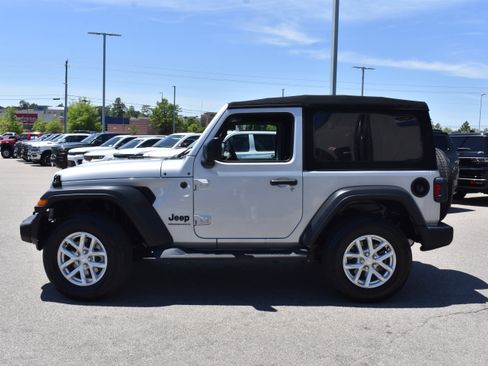 Used 2023 Jeep Wrangler Sport AWD/4WD image 6