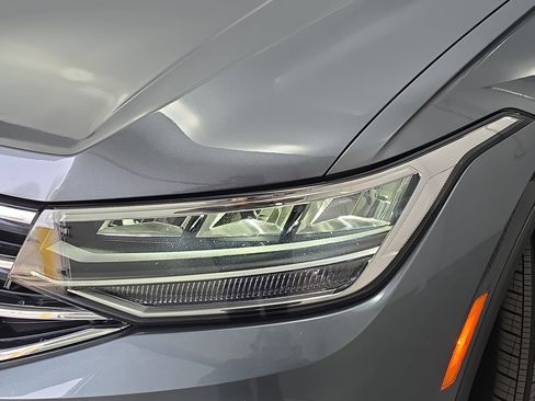 Certified 2022 Volkswagen Tiguan SE image 30