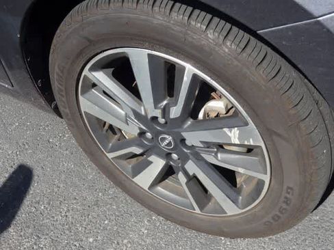 Used 2024 Nissan Versa SV FWD image 17