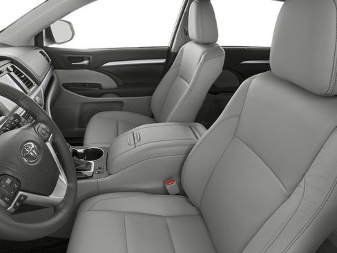 Used 2016 Toyota Highlander XLE AWD/4WD image 12