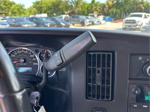 Used 2017 Chevrolet Express 2500 RWD image 27