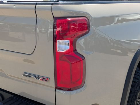 Used 2022 Chevrolet Silverado 1500 ZR2 w/ Technology Package AWD/4WD image 11