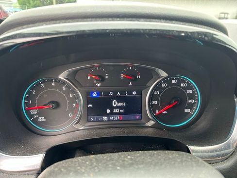 Used 2023 Chevrolet Traverse LT image 11