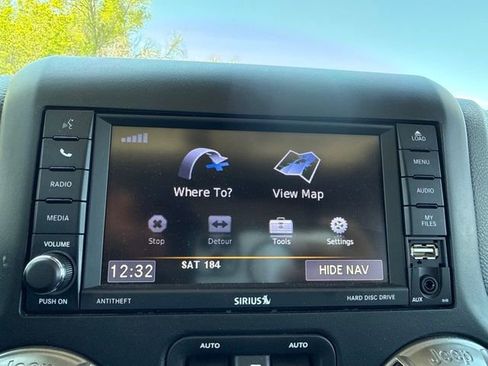 Used 2018 Jeep Wrangler Unlimited Sahara AWD/4WD image 12